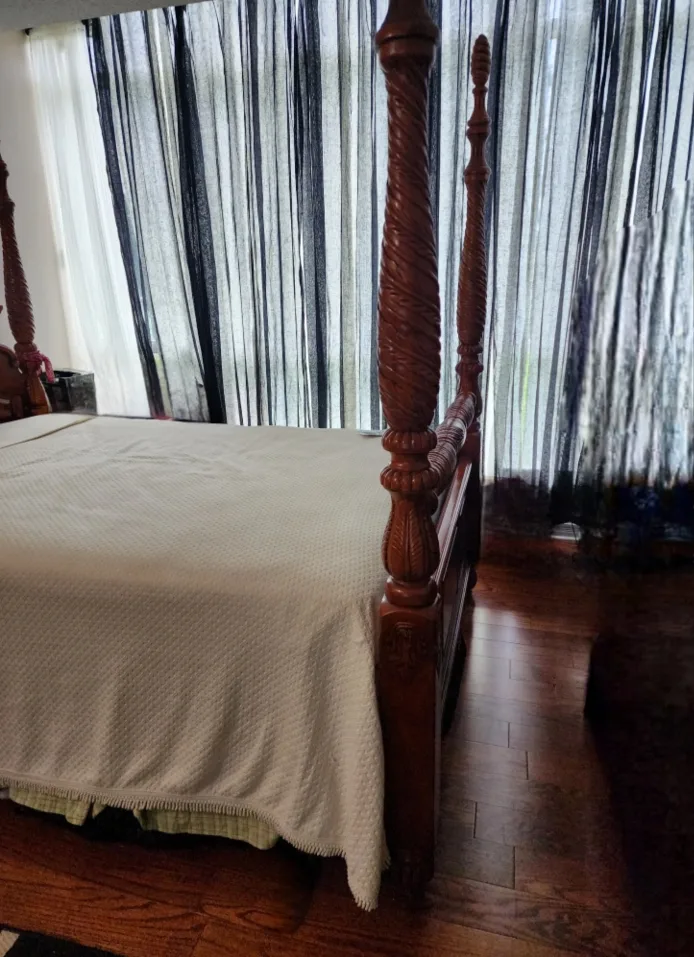 Elegant Wooden Bedroom Set - Queen Size image indicator(3)