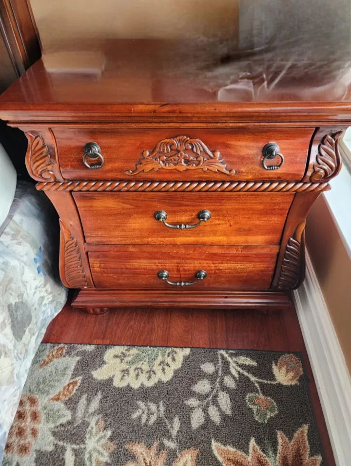 Elegant Wooden Bedroom Set - Queen Size image indicator(7)