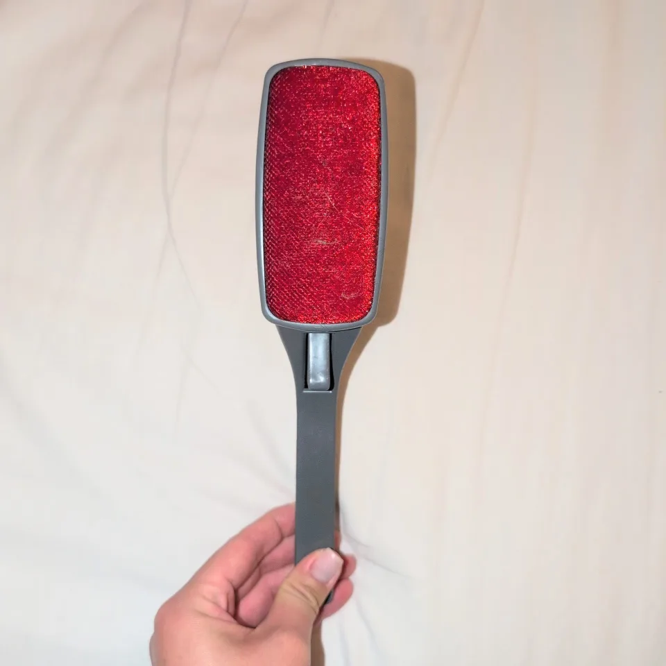 Red and Grey Fabric Shaver thumbnail