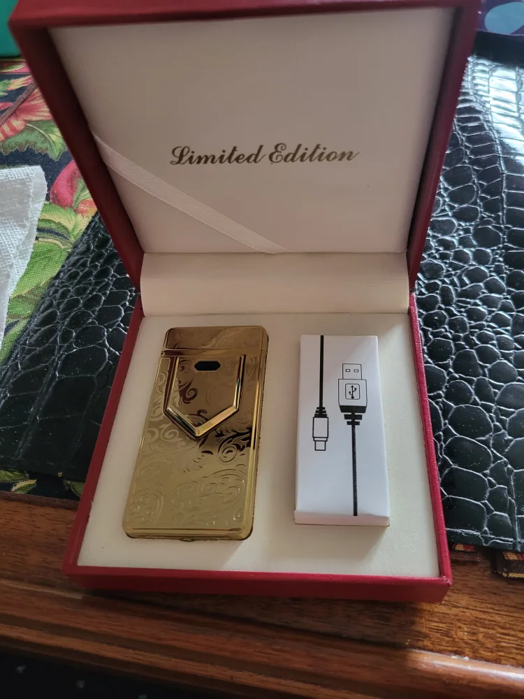 Limited Edition Gold Rechargeable Lighter image indicator(2)