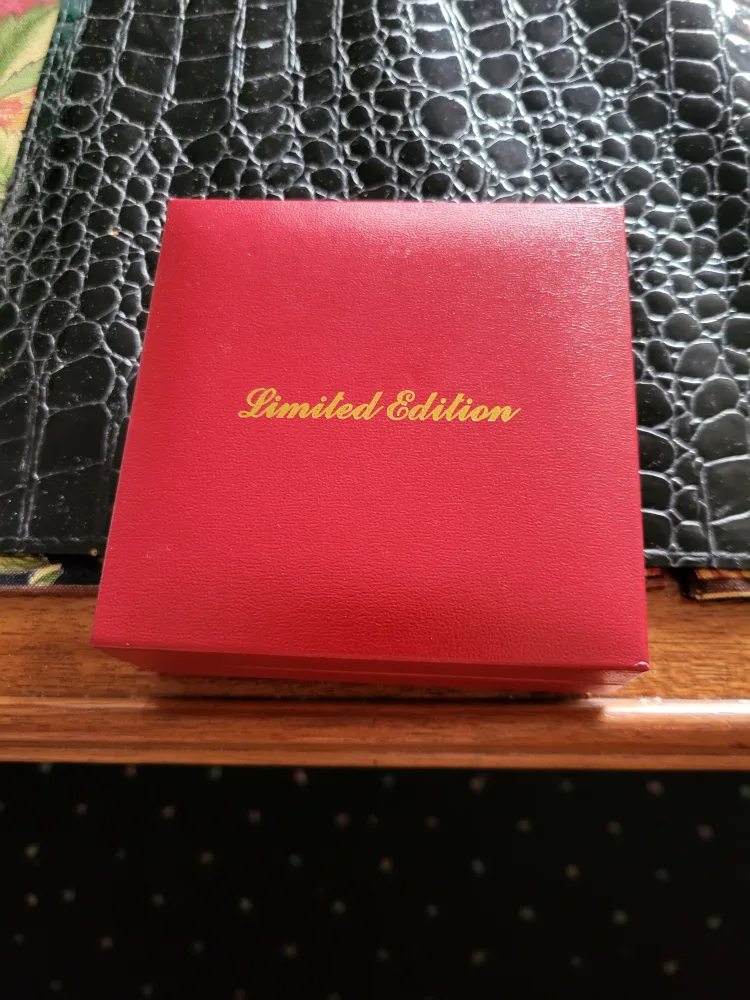 Limited Edition Gold Rechargeable Lighter image indicator(5)