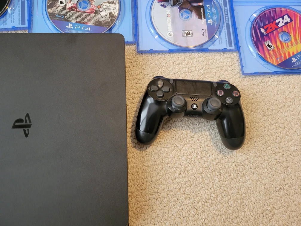 PS4 Console with 2 Controllers, 6 games & accessories image indicator(5)