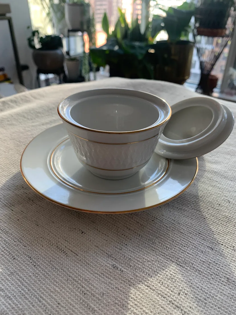 Vintage Set of Creamer & Sugar Bowl (Gold Accent Trim) image indicator(5)