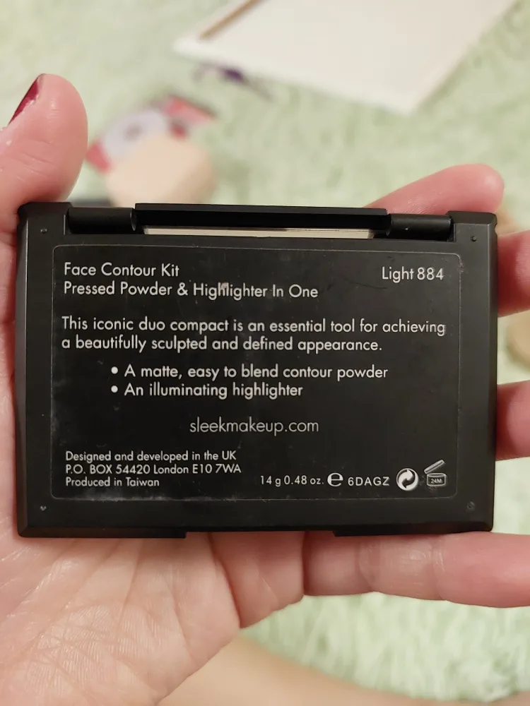 Sleek Makeup Face Contour Kit Light 884 image indicator(3)