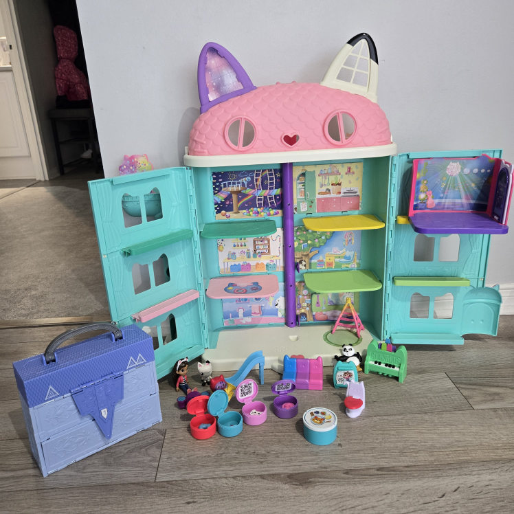 Gabby's dollhouse with accessories - photo 3