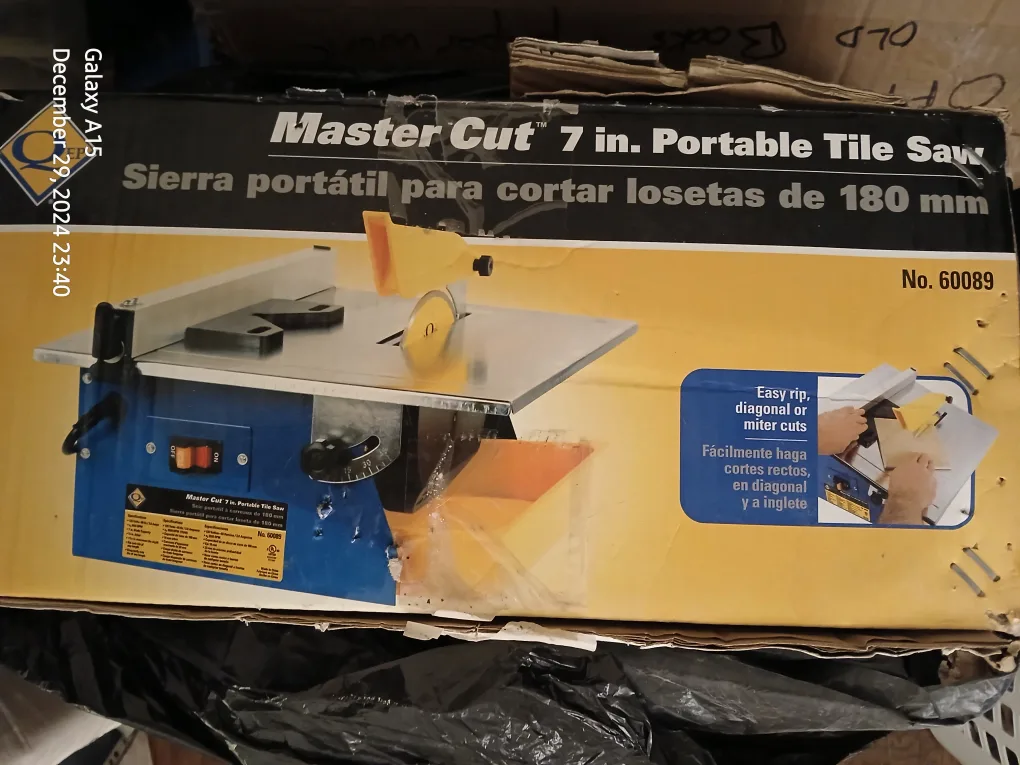 Master Cut 7 inch Portable Tile Saw thumbnail