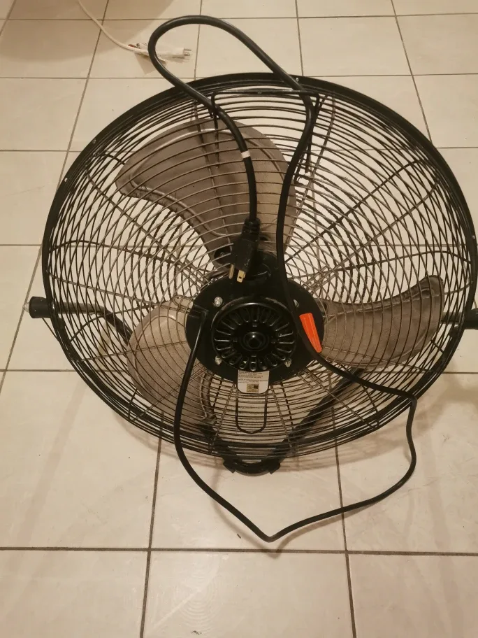 Oscillating High-Velocity Floor Fan thumbnail