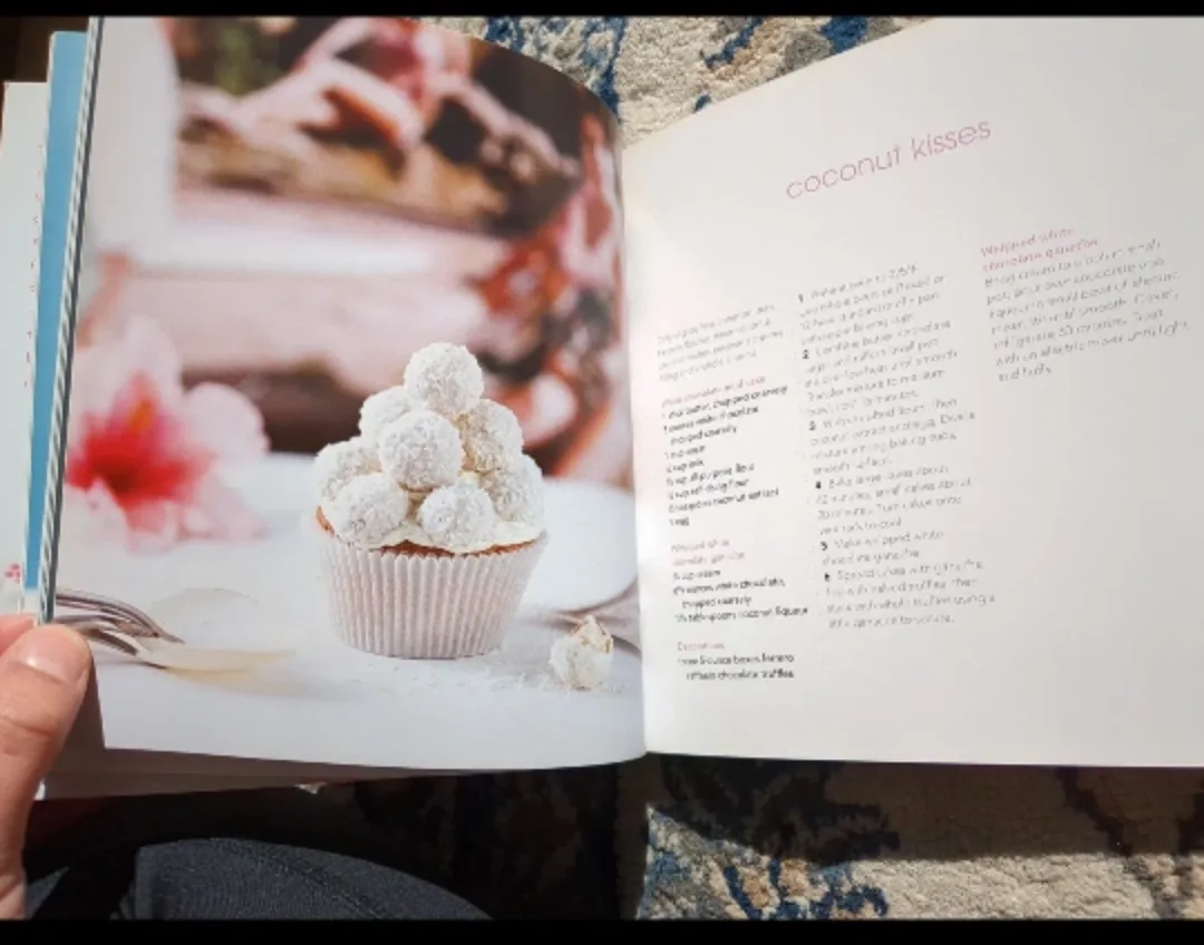 Cupcakes Cookbook by Pamela Clark image indicator(2)