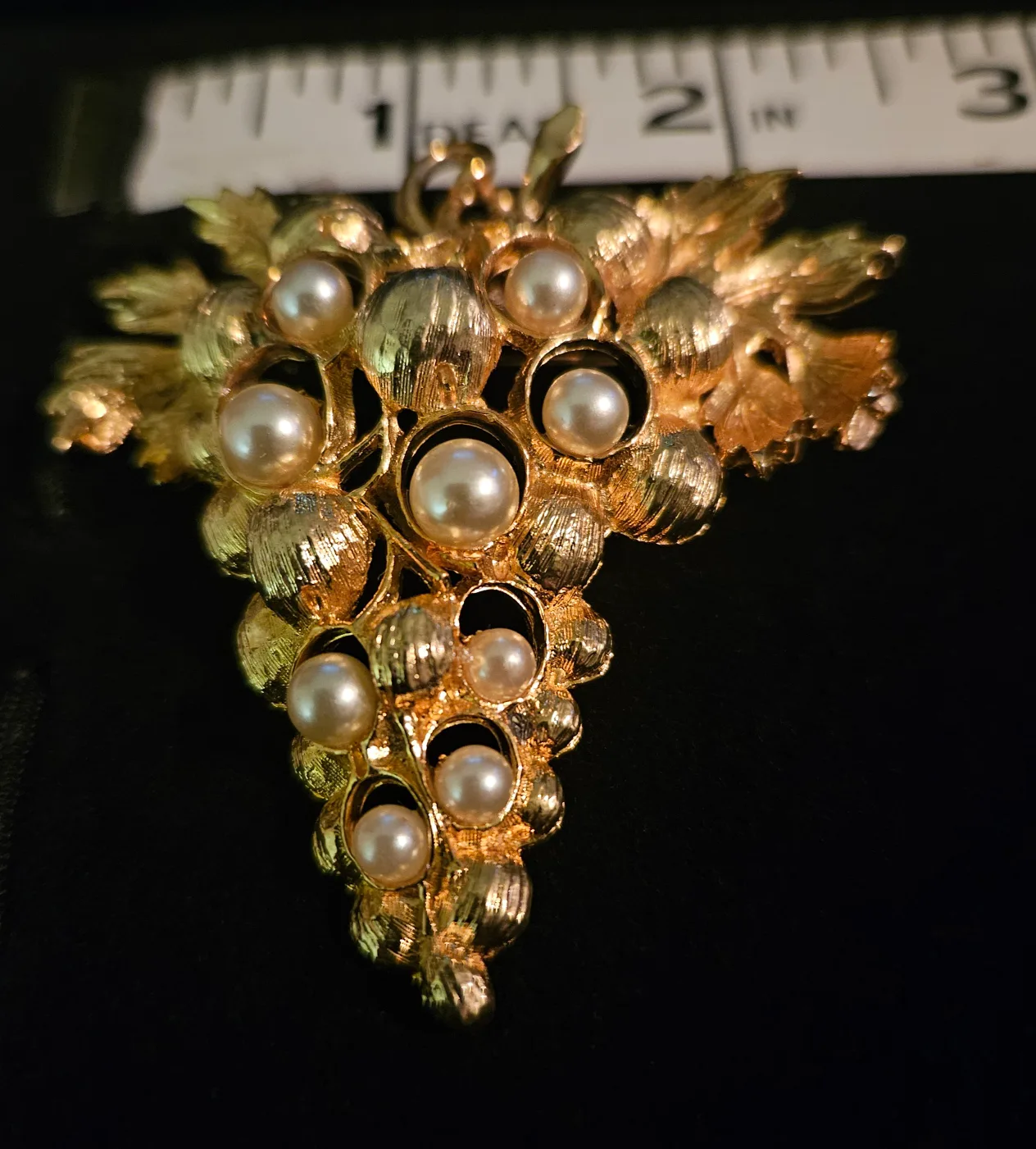 Vintage Gold Tone Grape Bunch Brooch 🍇 image indicator(2)