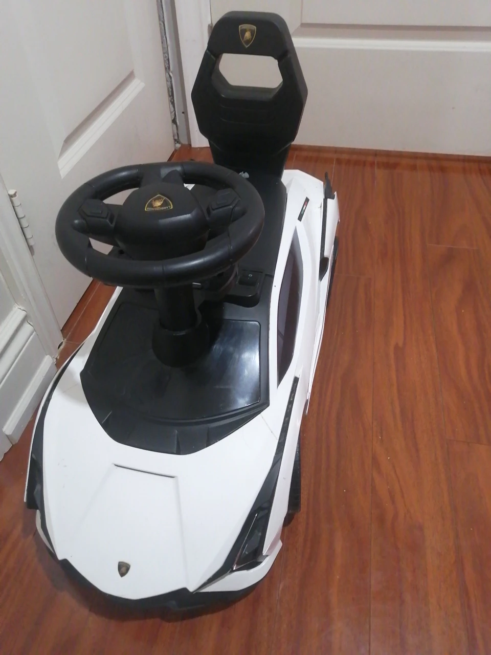 Lamborghini-styled Ride-on Toy Car - photo 2