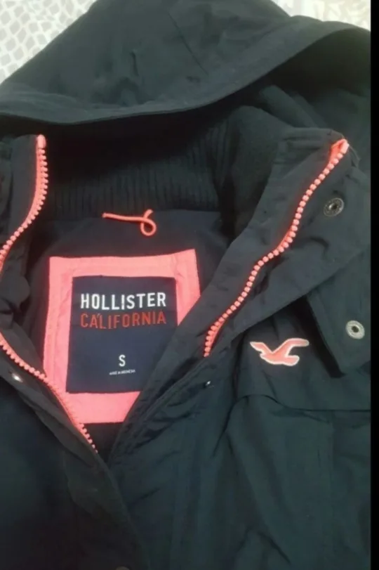Hollister women's jacket image indicator(2)