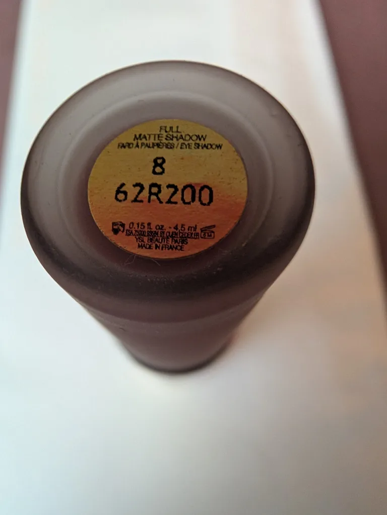 Yves Saint Laurent Full Matte Shadow 8 image indicator(2)