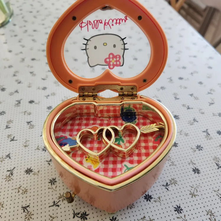 Hello Kitty Music Box image indicator(2)
