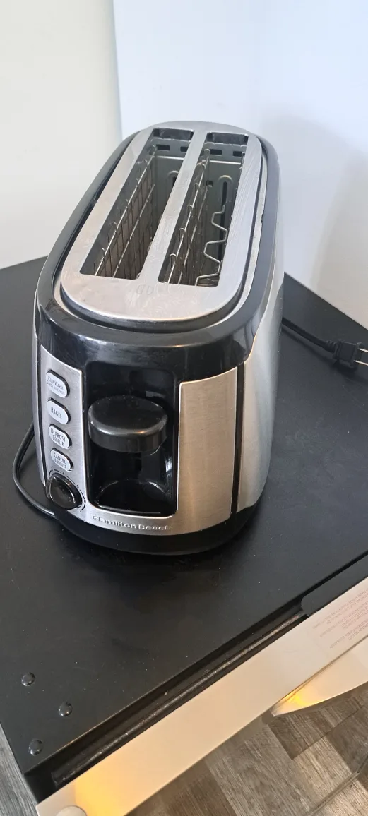 Hamilton Beach 4-Slice Long Slot Toaster with Keep Warm image indicator(3)