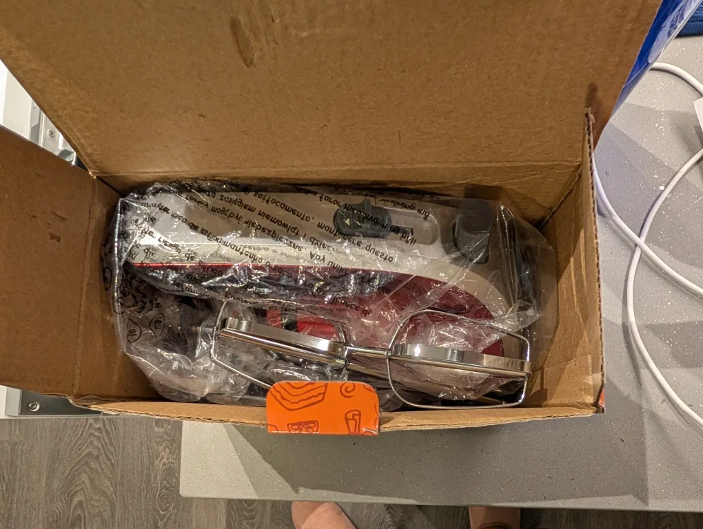 Brentwood Hand Mixer - Red image indicator(3)