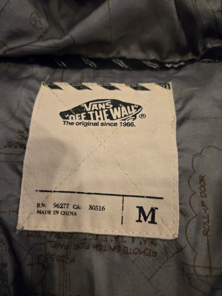 Vans Off The Wall Mountain Edition Puffer Jacket - Size Medium image indicator(5)