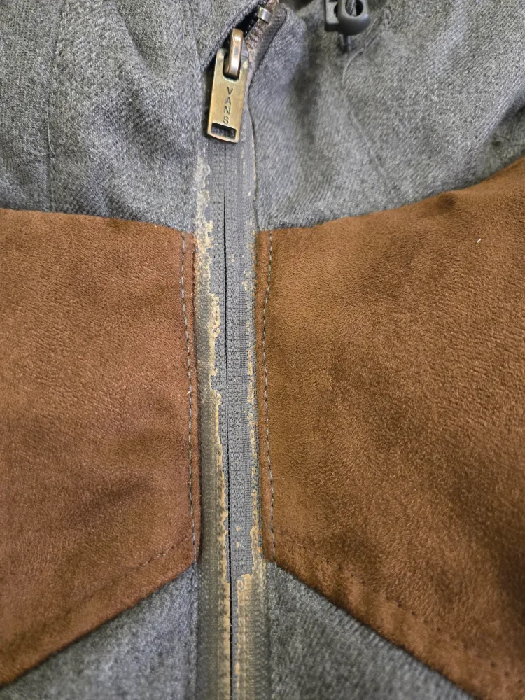 Vans Off The Wall Mountain Edition Puffer Jacket - Size Medium image indicator(8)