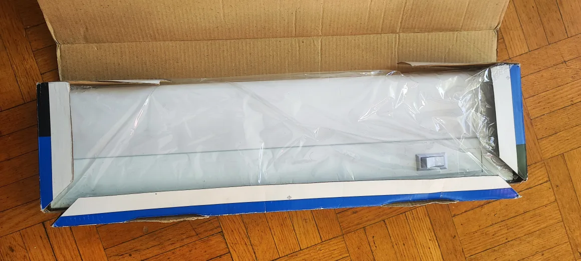 GE 18" Fluorescent Light Fixture - New in Box image indicator(2)