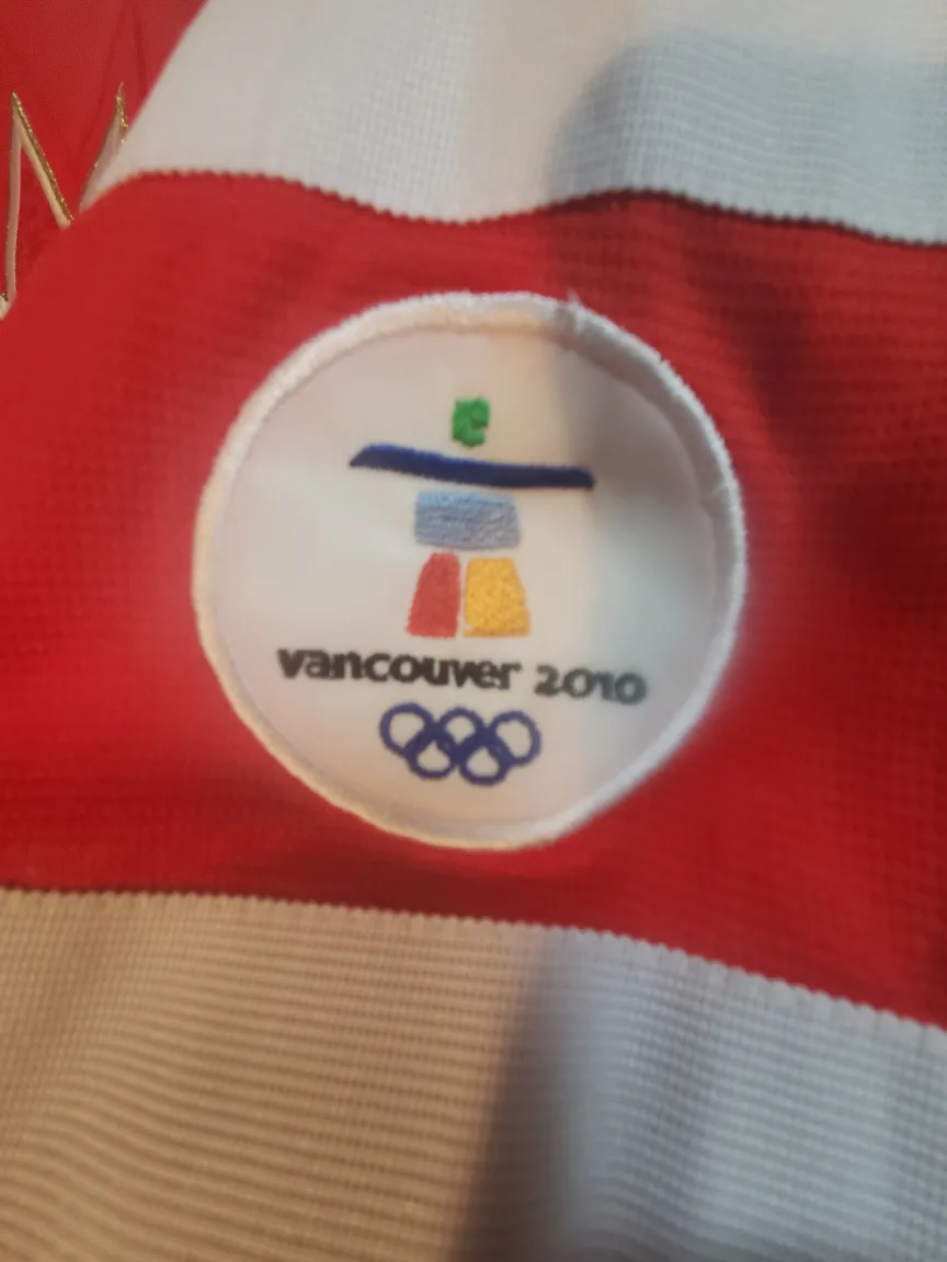 Vintage Team Canada Jersey 2010 (SM) image indicator(2)