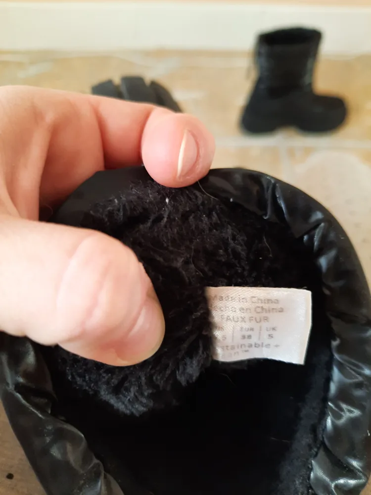 Women's Black Puffer Boots image indicator(6)