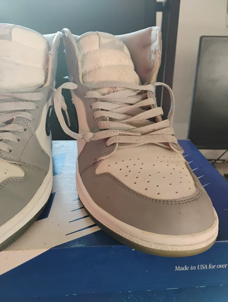 Air Jordan 1 High Dior Sneakers image indicator(8)