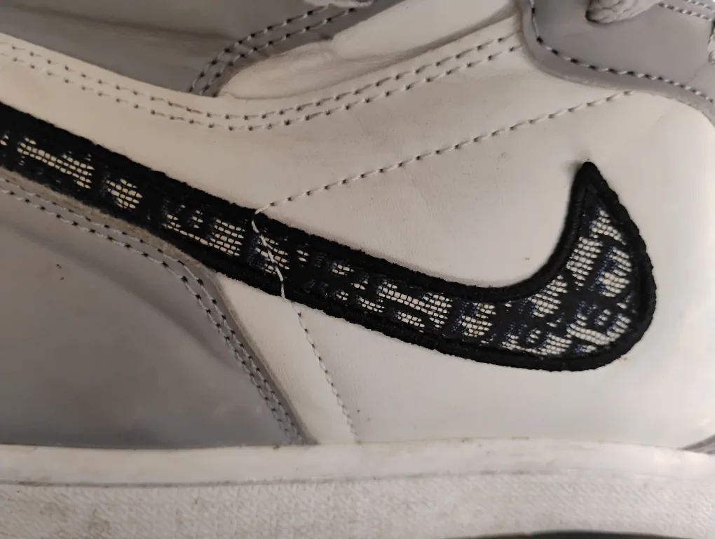 Air Jordan 1 High Dior Sneakers image indicator(10)