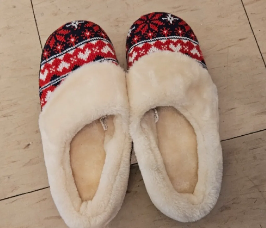 Cozy Slippers - never been worn! image indicator(4)