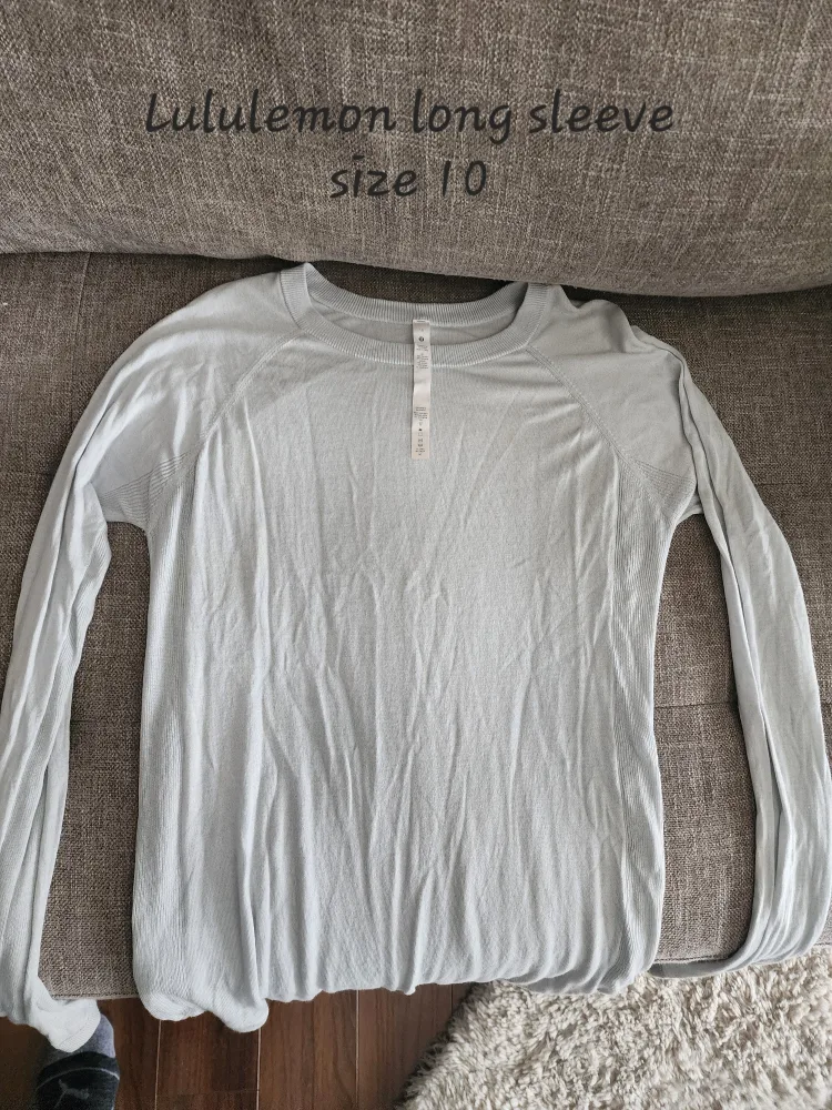 American Eagle & Lululemon Clothing image indicator(3)