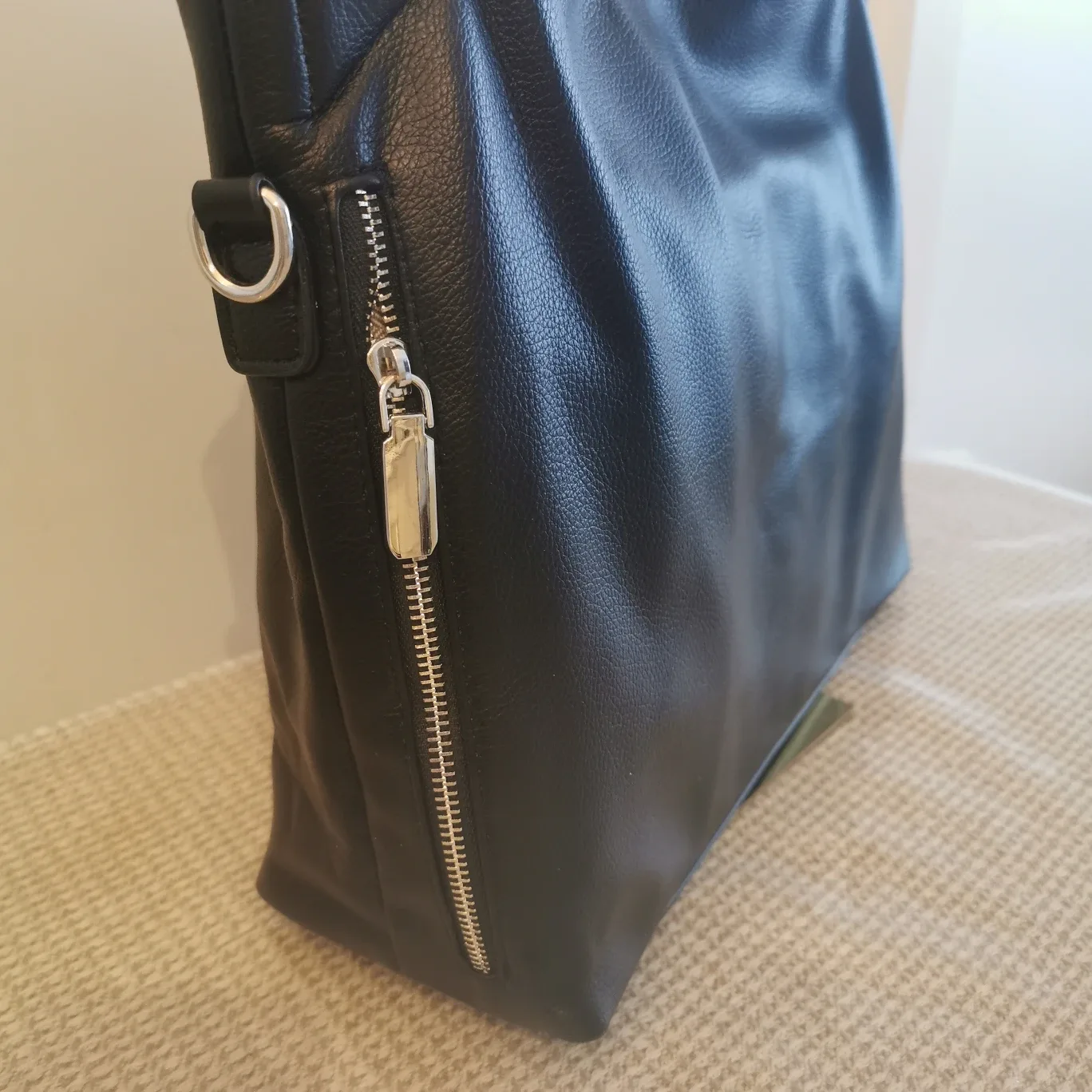 Brand New Black Leather Tote Bag with Shoulder Strap image indicator(4)