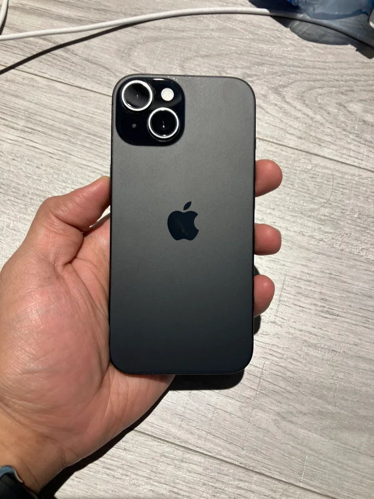 iPhone 15 256GB - Black - Excellent condition image indicator(2)