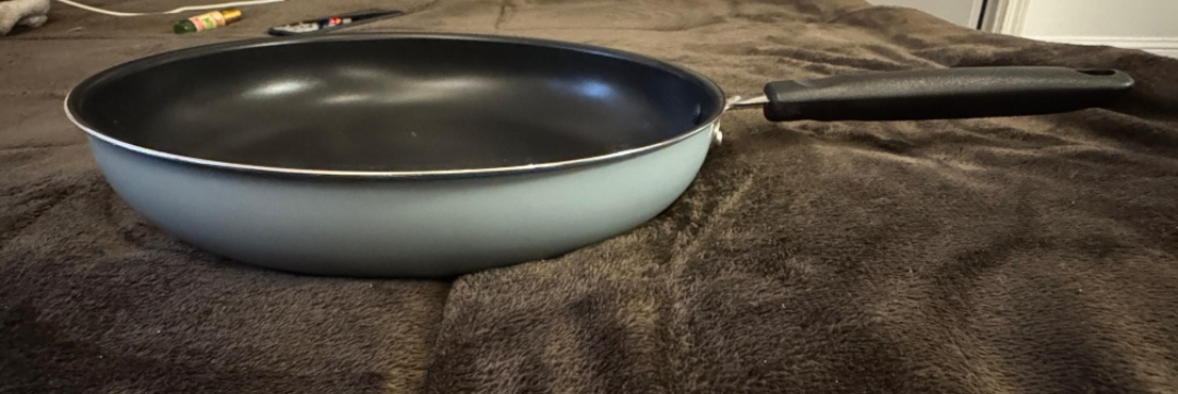 Light Blue Non-Stick Frying Pan with lid