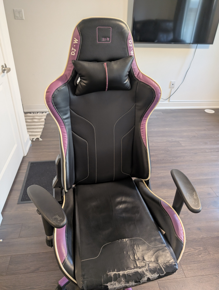 Gaming Chair with Footrest