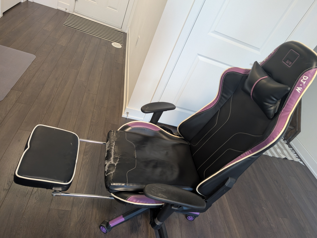 Gaming Chair with Footrest - photo 2