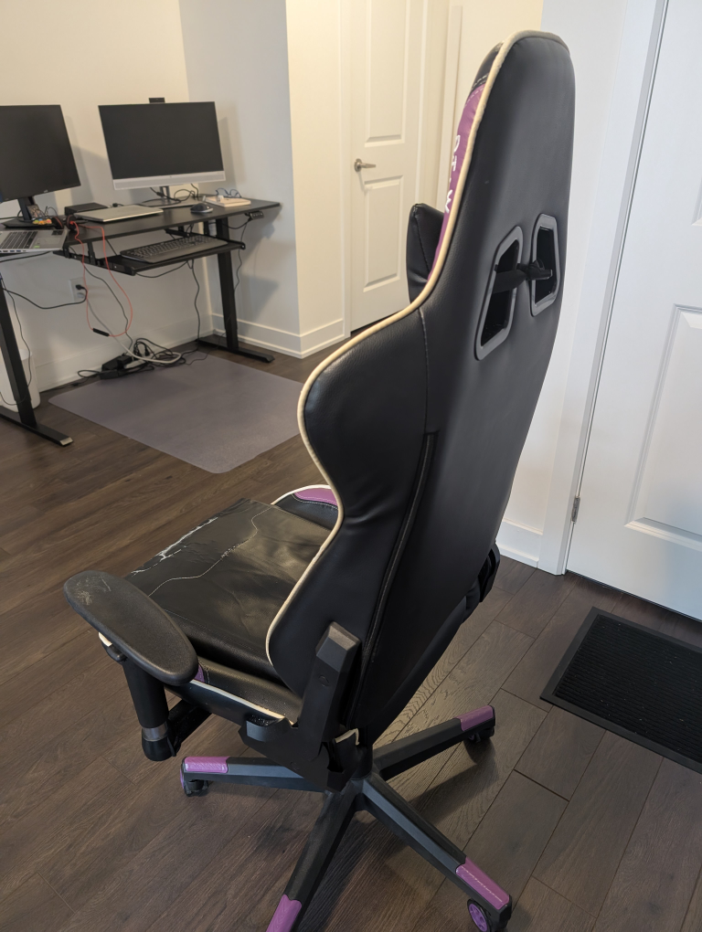 Gaming Chair with Footrest - photo 3