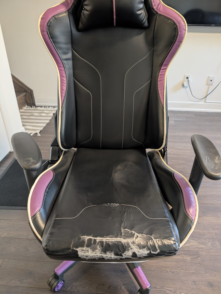 Gaming Chair with Footrest - photo 4