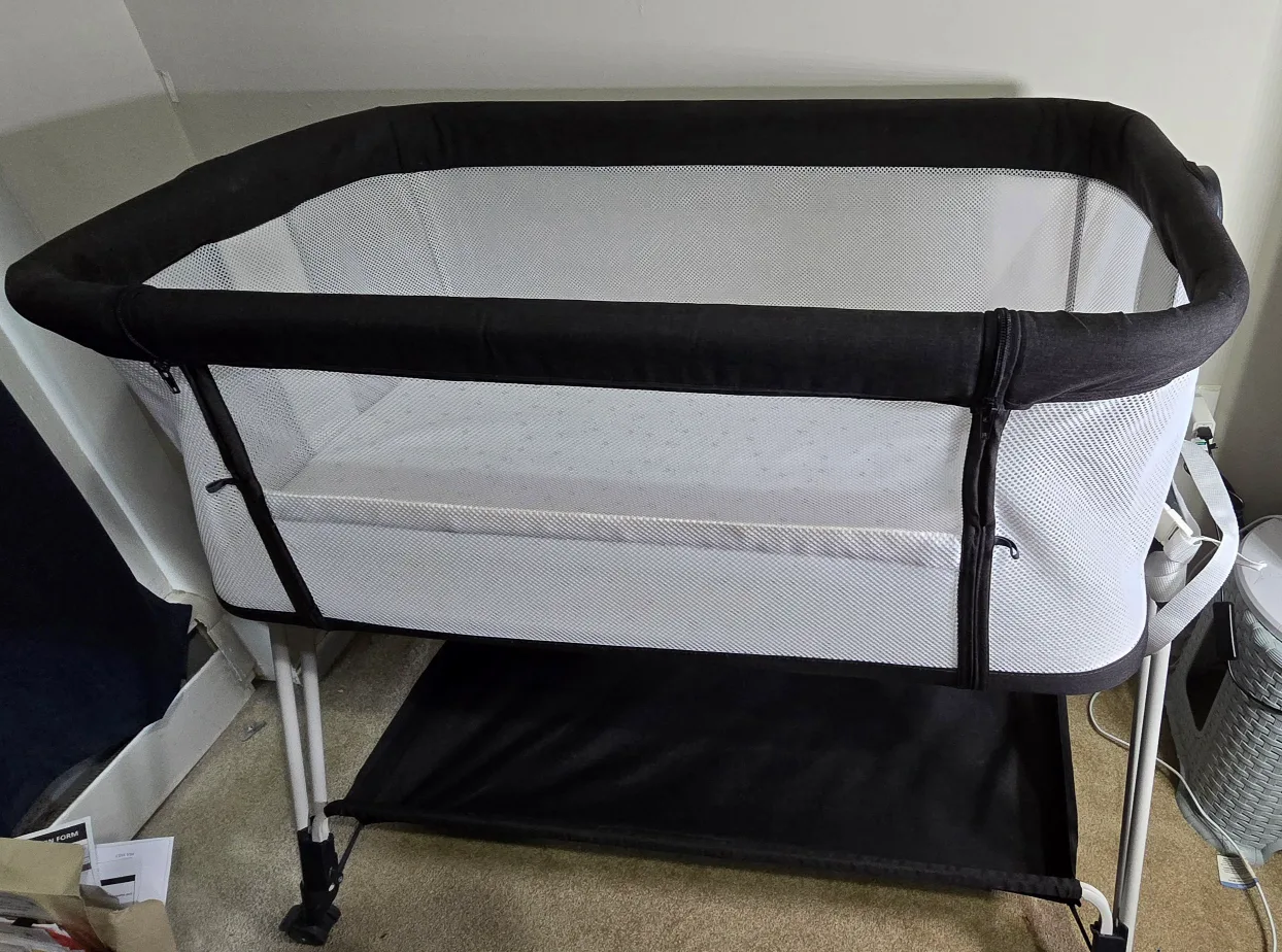 Baby bedside bassinet with wheels and storage image indicator(6)