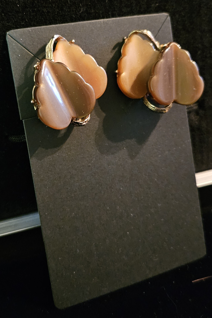 Vintage Coro Leaf Shaped Lucite Clip-On Earrings🍂 - photo 2
