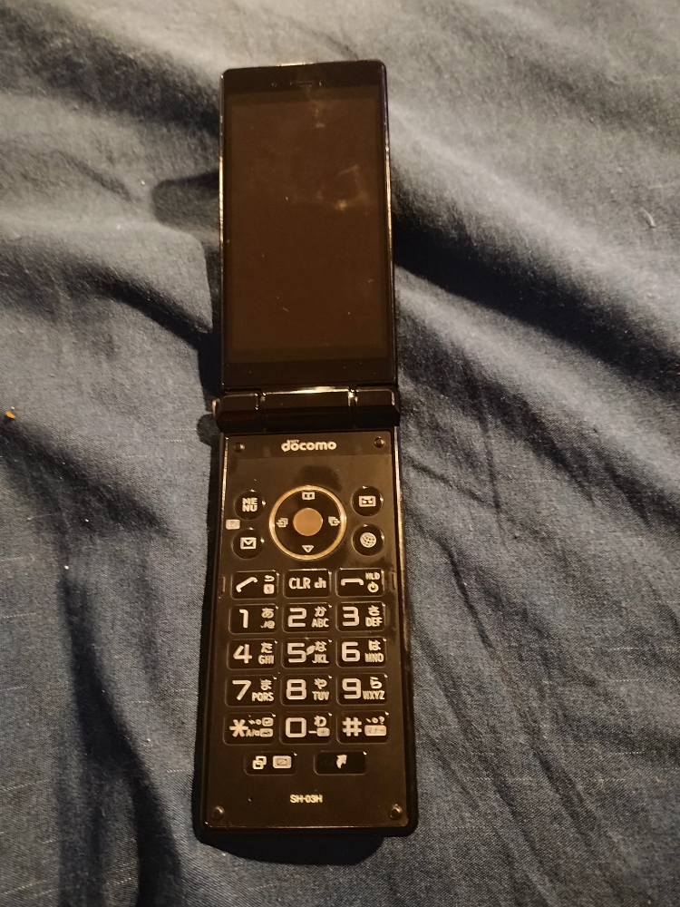 flip phone - photo 3
