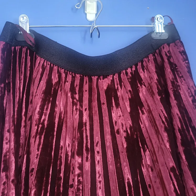 M&S Claret Velvet Pleated Midi Skirt - Size 18 image indicator(2)