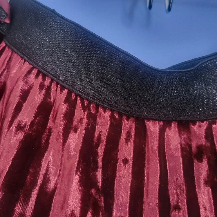 M&S Claret Velvet Pleated Midi Skirt - Size 18 image indicator(5)