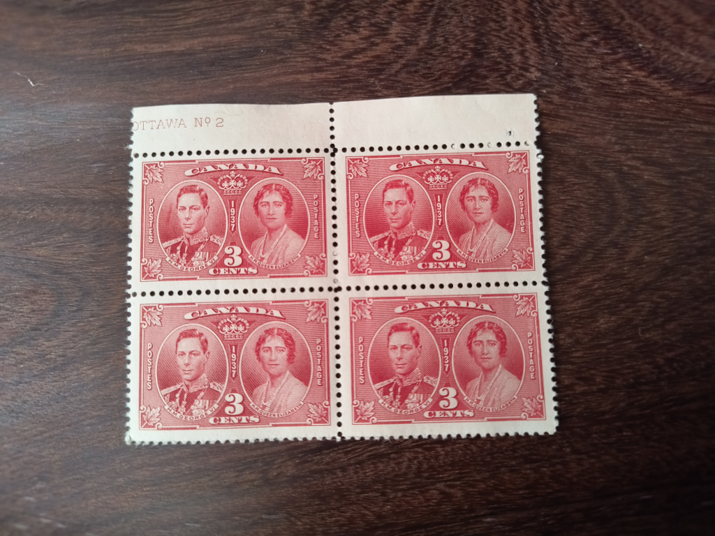 4 Vintage Canadian 3 Cent Stamps - photo 2