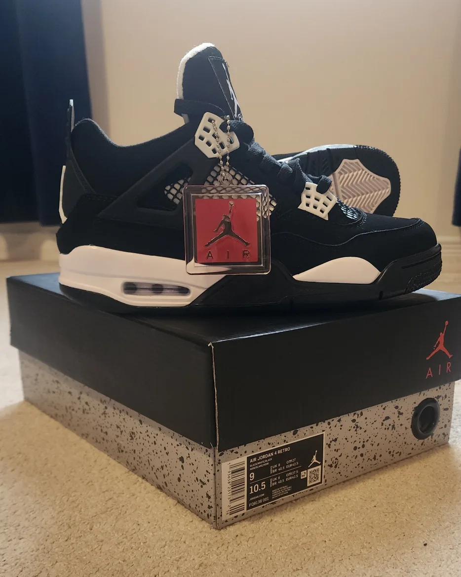 Air Jordan 4 Retro White Thunder Men's Size 9 thumbnail