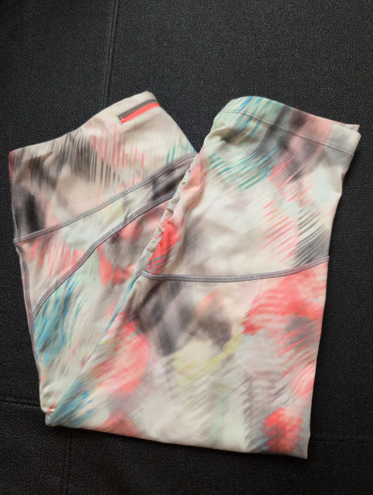 Women's workout Capris - Size M w/ free Tank Top 💚🥕 image indicator(2)