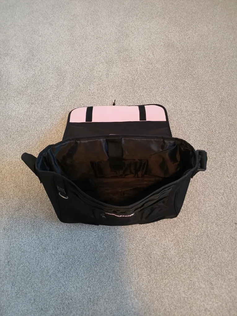 Messenger/laptop bag.  Reebok image indicator(4)