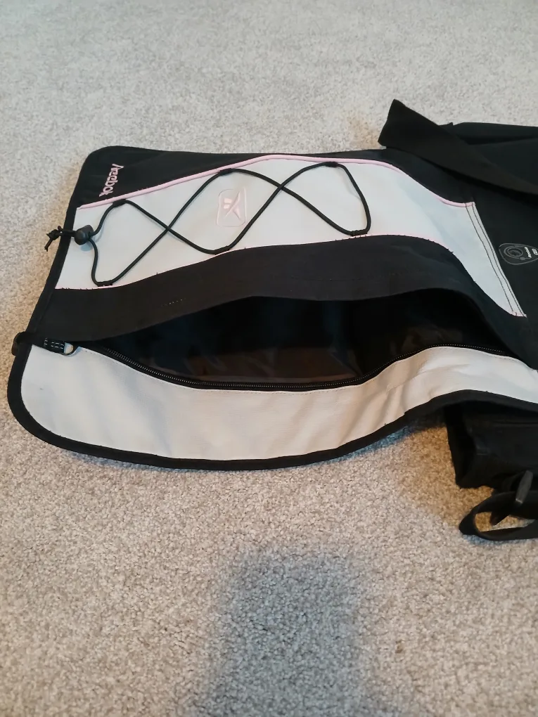 Messenger/laptop bag.  Reebok image indicator(5)