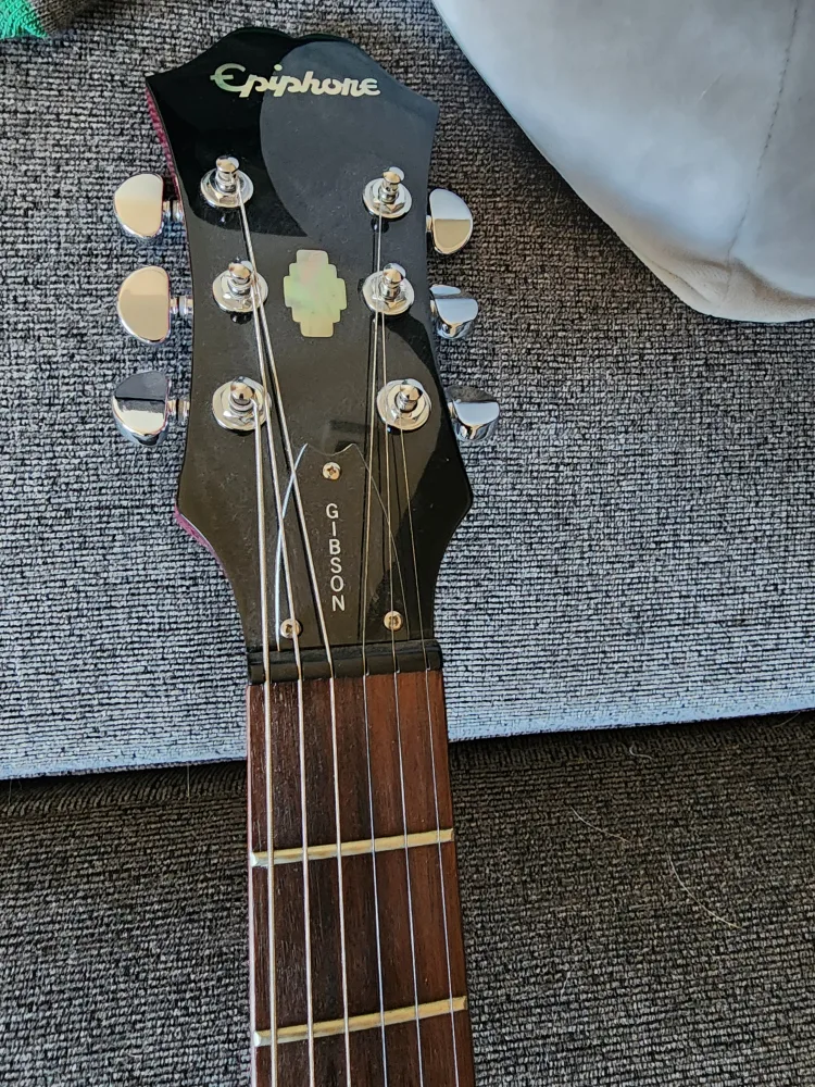 Traynor Amp Guitar Amplifier and gibsons electric guitar image indicator(8)