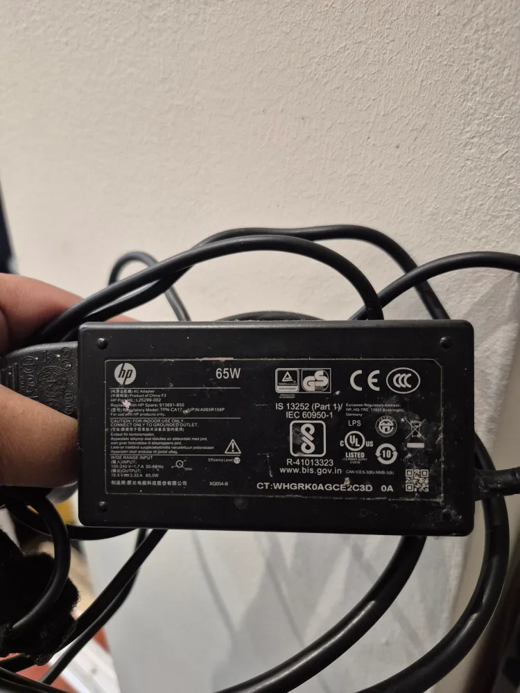 HP 65W Laptop Power Adapter thumbnail