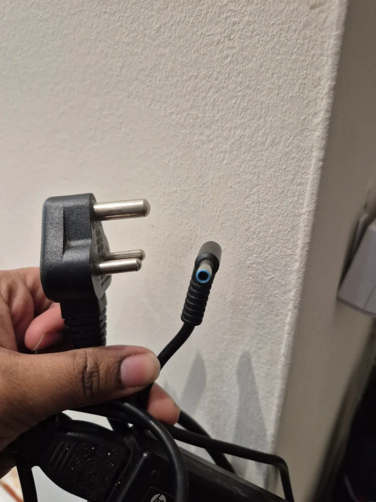 HP 65W Laptop Power Adapter image indicator(2)