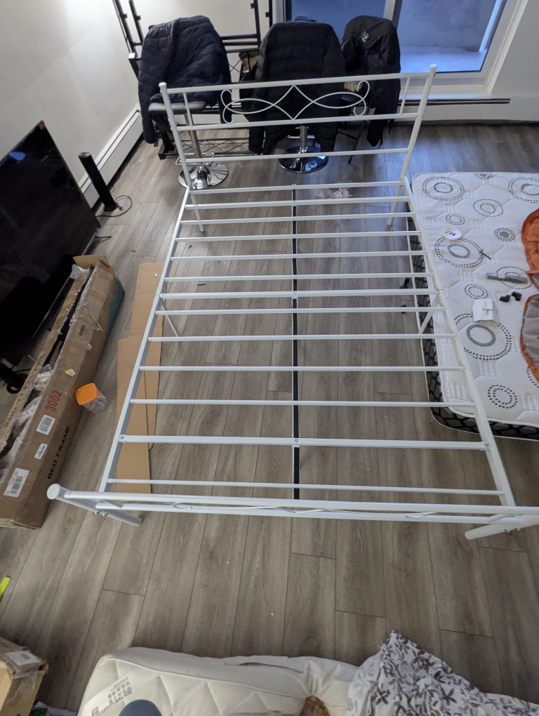 Vecelo Queen bed frame