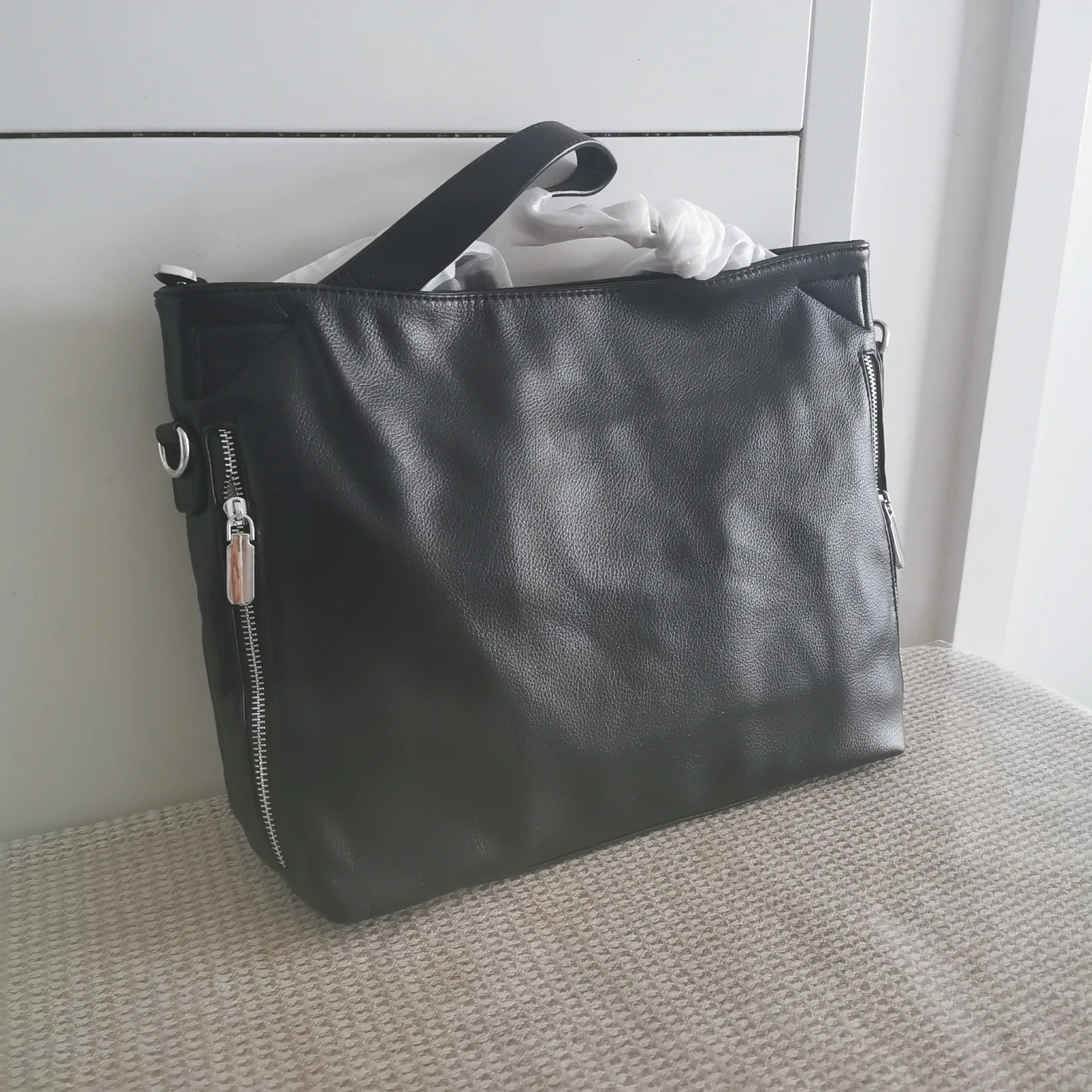 Brand New Black Leather Tote Bag with Shoulder Strap image indicator(2)